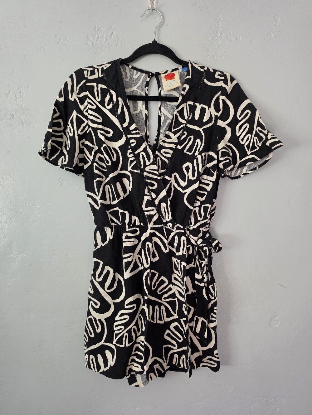 Farm Rio Anthropologie Kiki Surplice Black & White Leaf Print V-Neck Romper XS - Picture 4 of 11